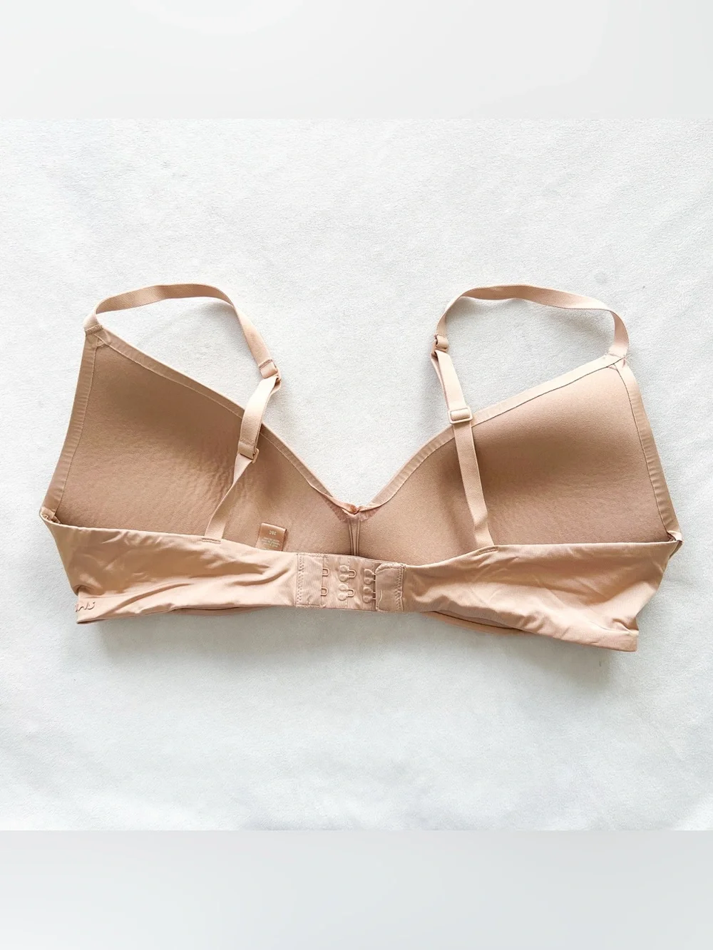SKIMS Nude Beige Padded T-Shirt Bra - Picture 2 of 3